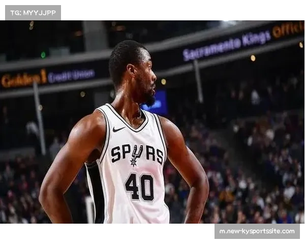 马刺福克斯19分9助攻 控卫位置稳定性保障进攻体系运转